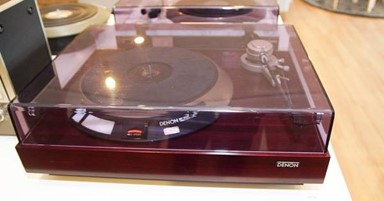 DP-3000 (Turntable in cabinet) (Denon Museum)